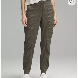 Lululemon Size 2 Army Green Dance Studio Mid-Rise Jogger Full Length